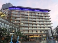 夕方の🏨B棟。ライトアップ始めています。。。