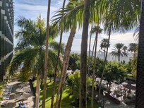 Utsikt från balkongen.