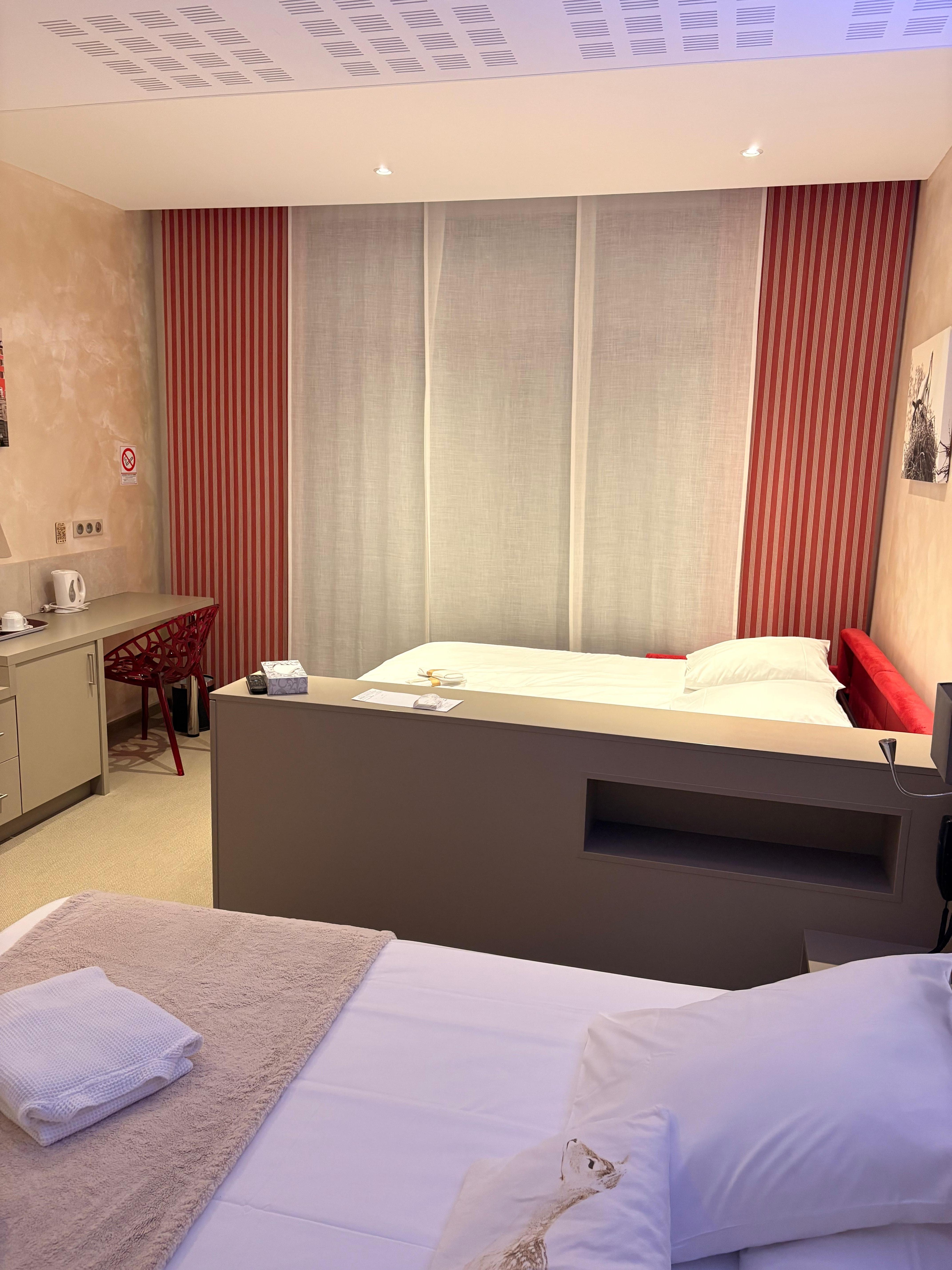 Suite 404