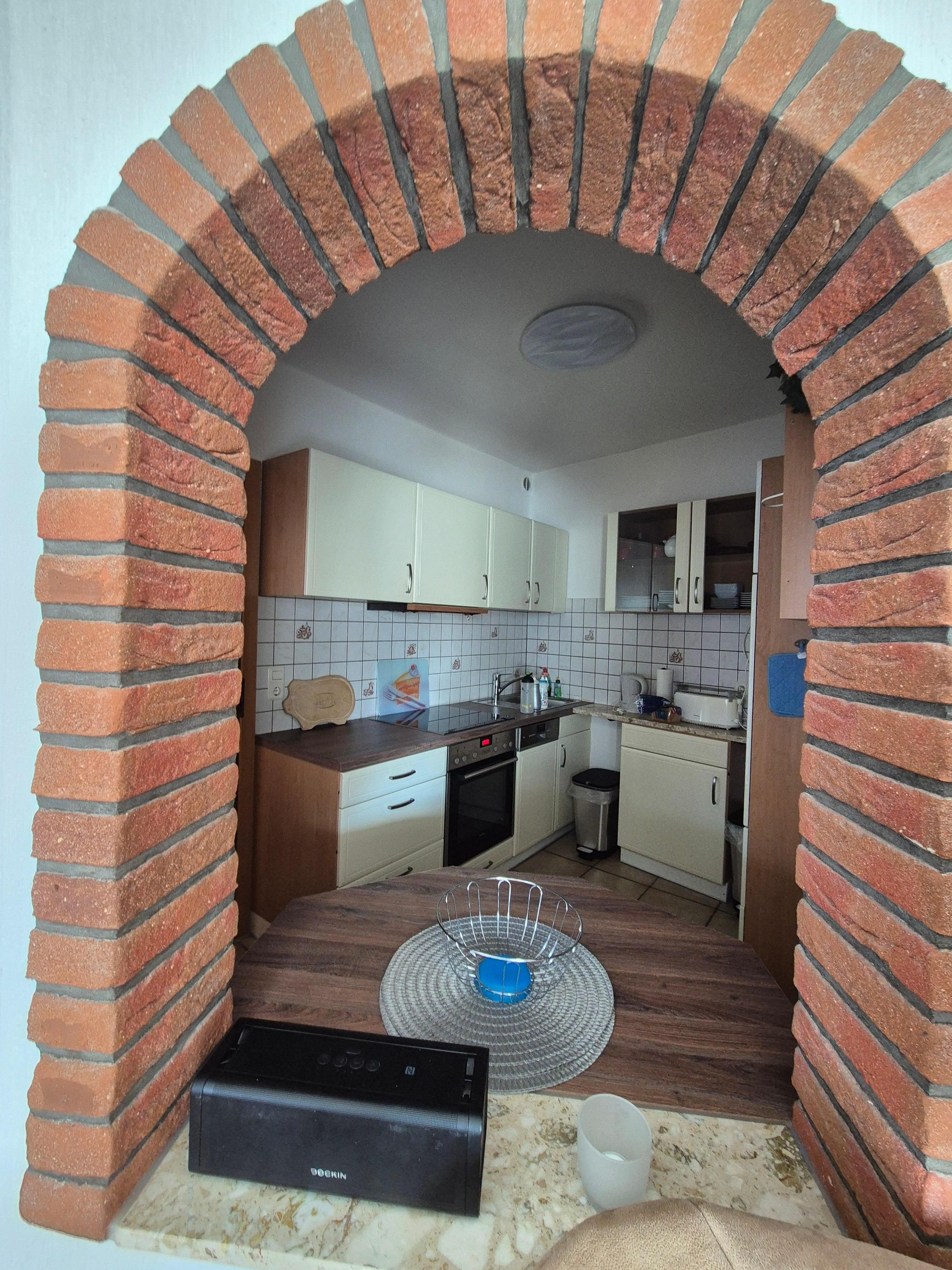 Küche (Blick aus Wohn-/Esszimmer)