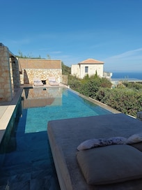 Villa pool