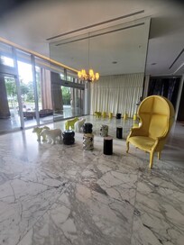 Lobby area!!