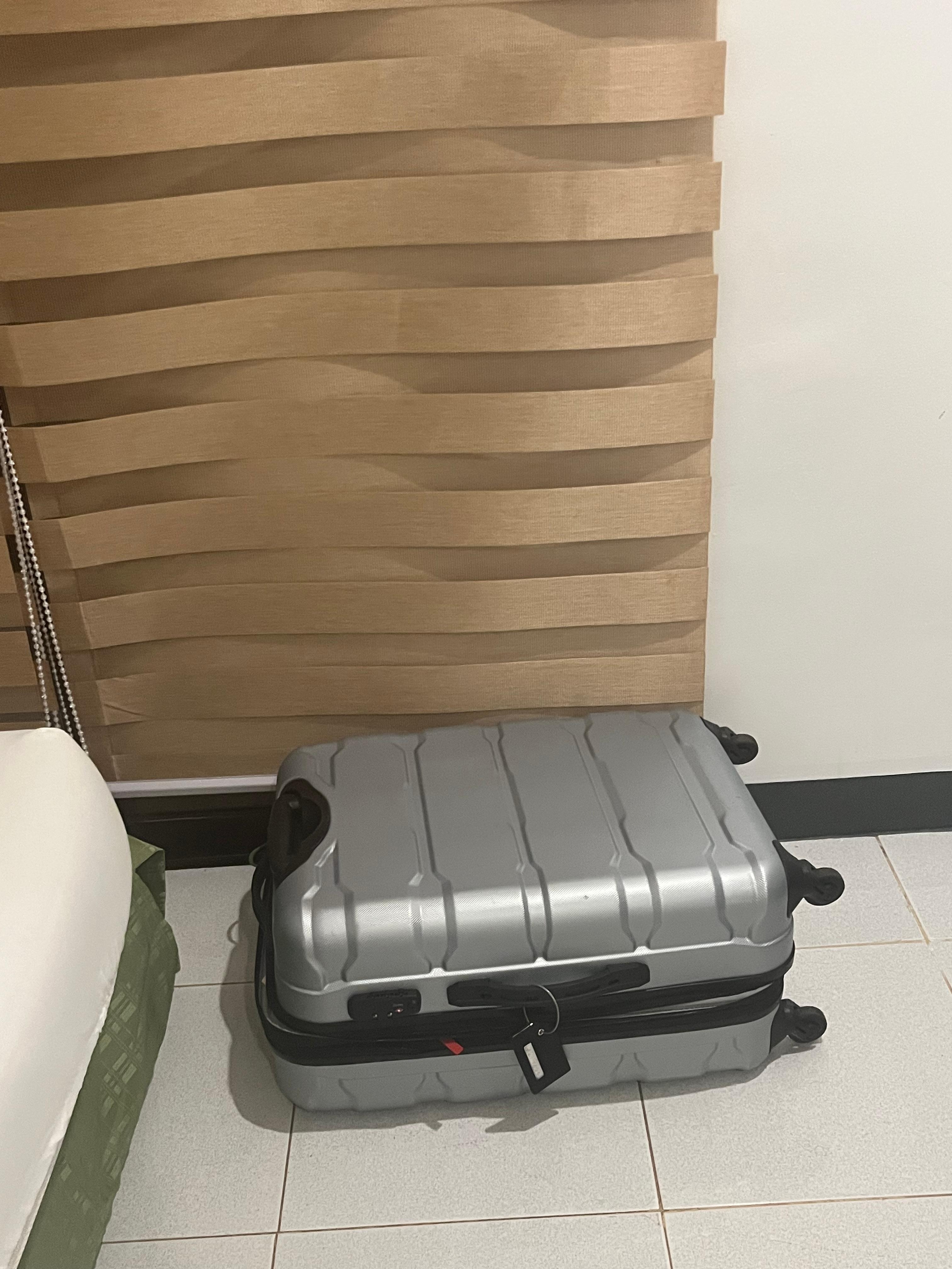 I blocked my suitcase on the sliding door, again I didn’t feel safe.