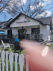 Wanna Spoon Ice Cream &Cereal Bar