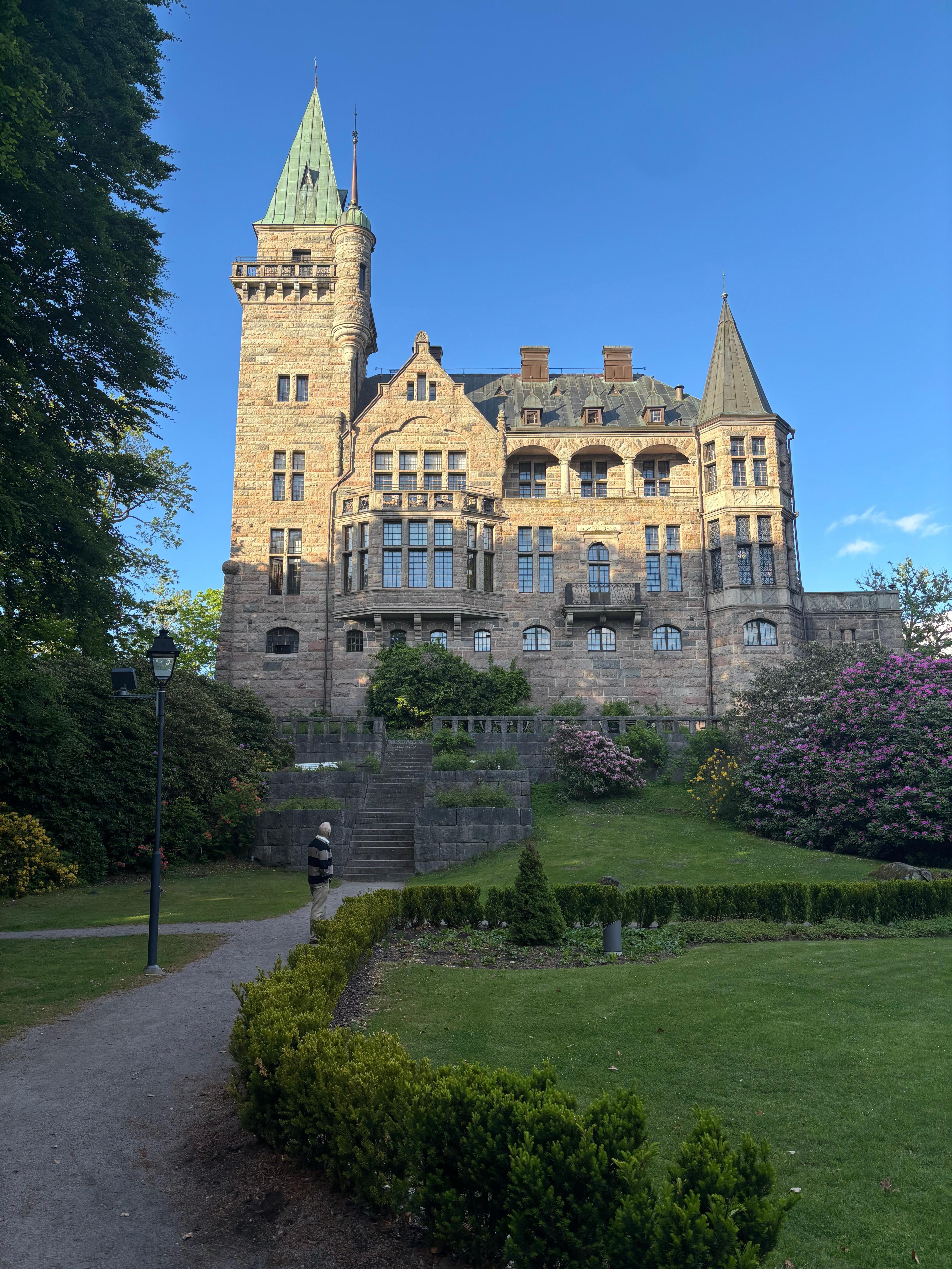 Teleborg slott delvis i skugga