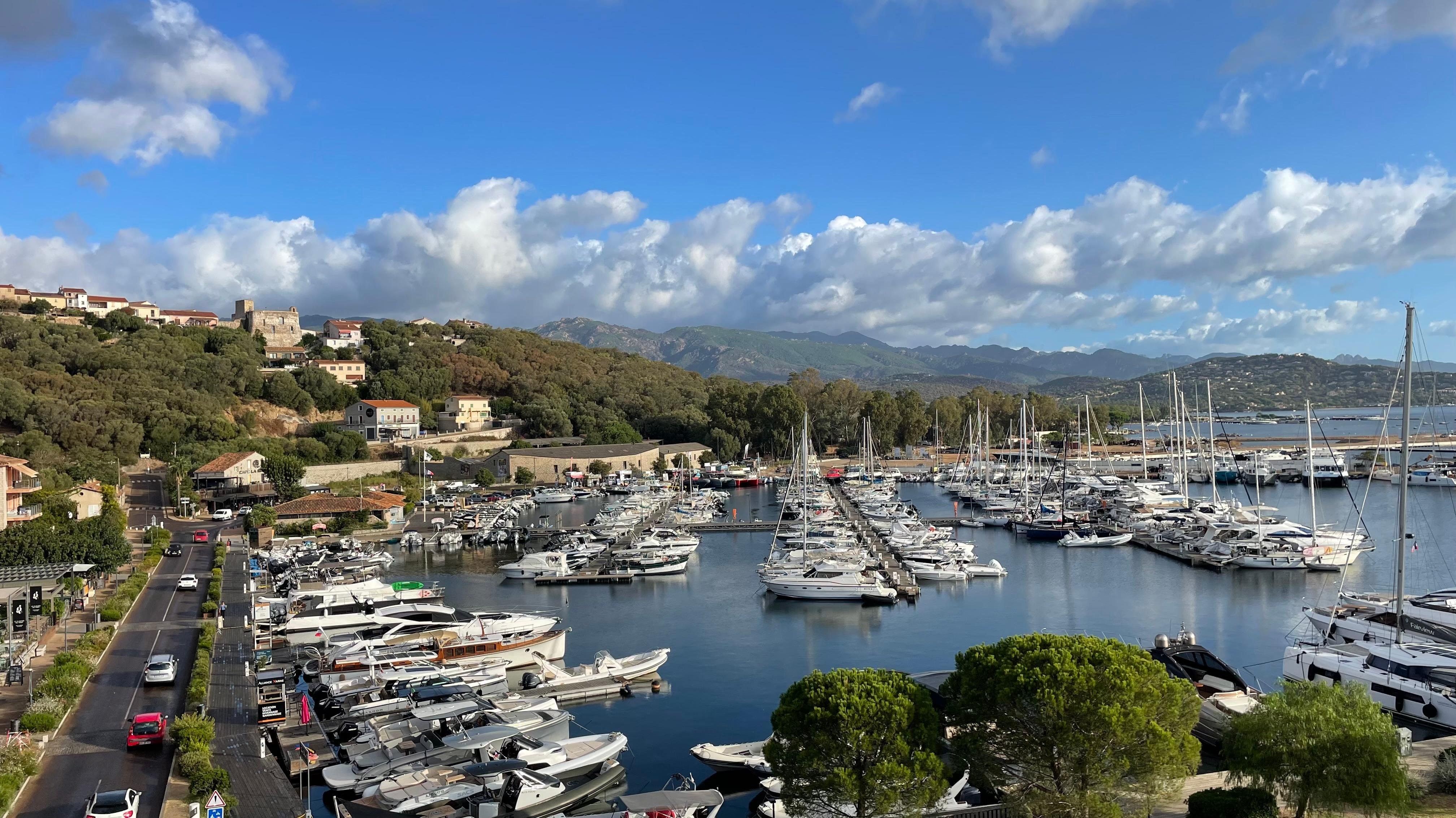 Vue du balcon de l appartement 