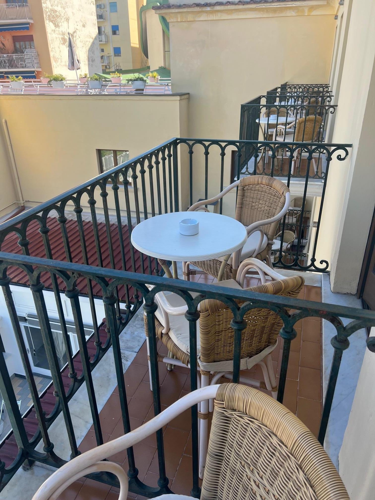 balkonerne er små men hyggelige