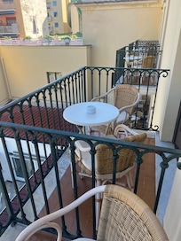 balkonerne er små men hyggelige