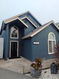 4 rooms in one unit