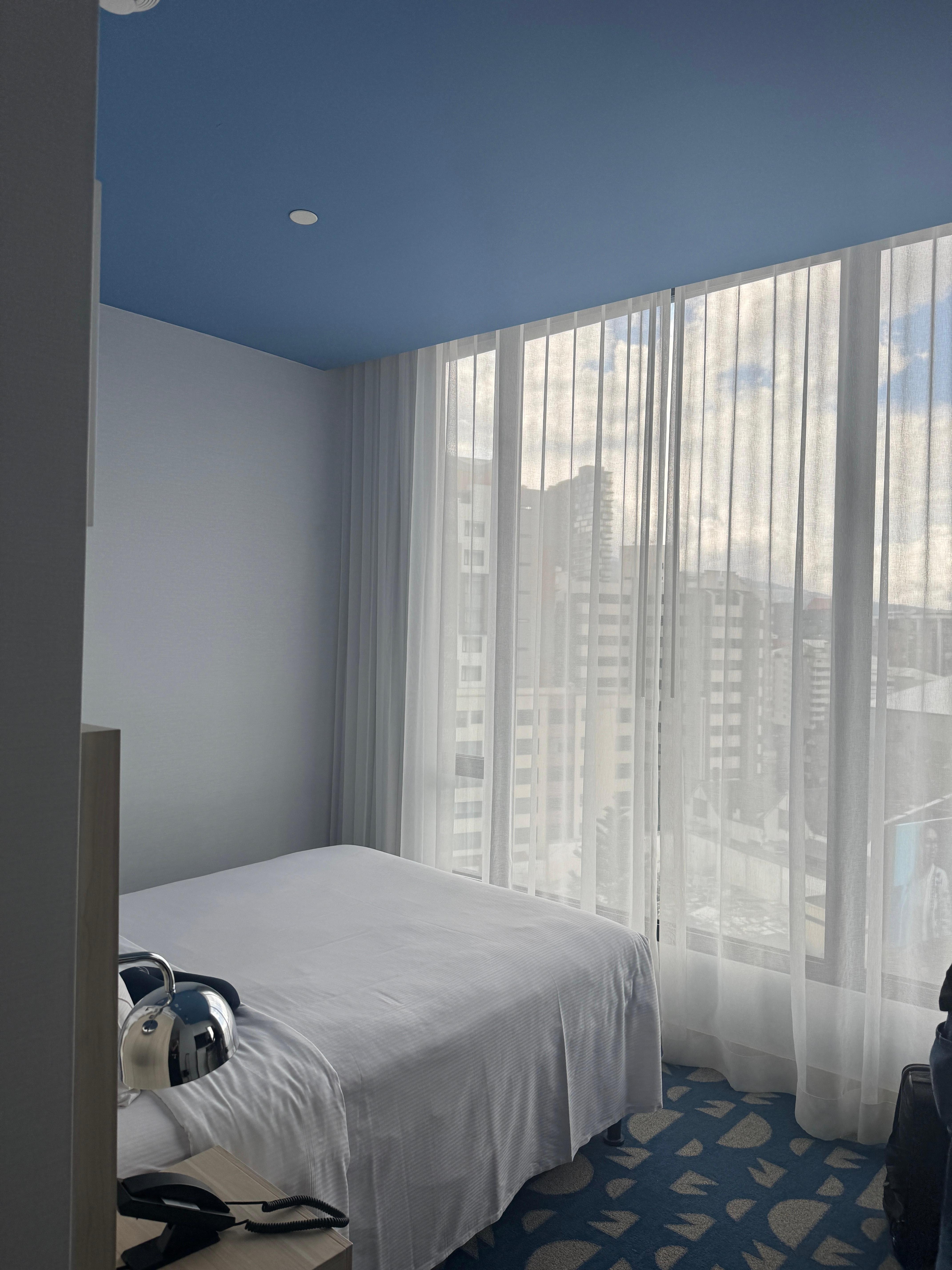 Cama y vista exterior