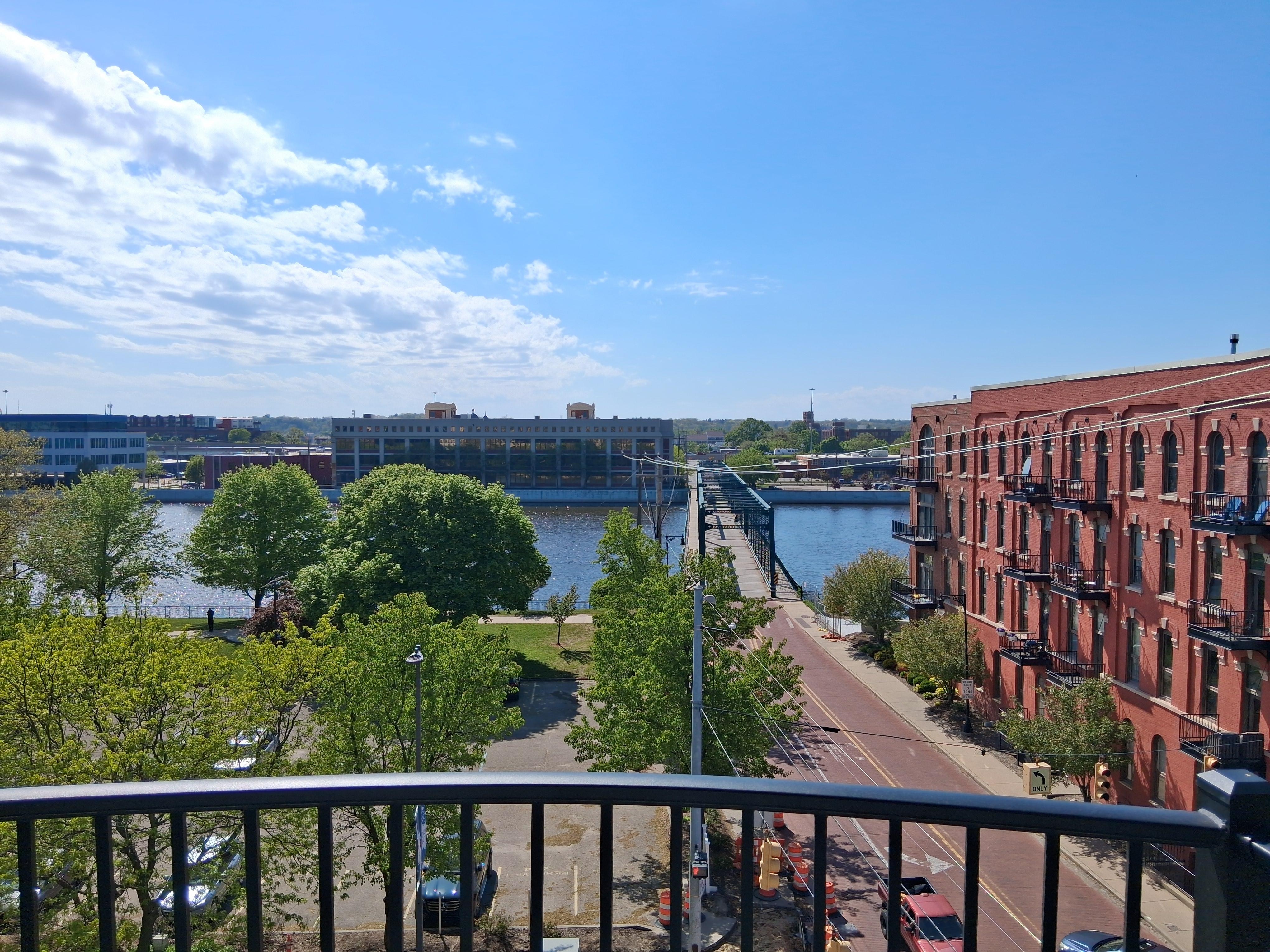 4th floor king suite river view 