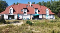 Vue des 4 appartements et des terrasses mitoyennes (aucune photo de ce type n'est visible sur le site)