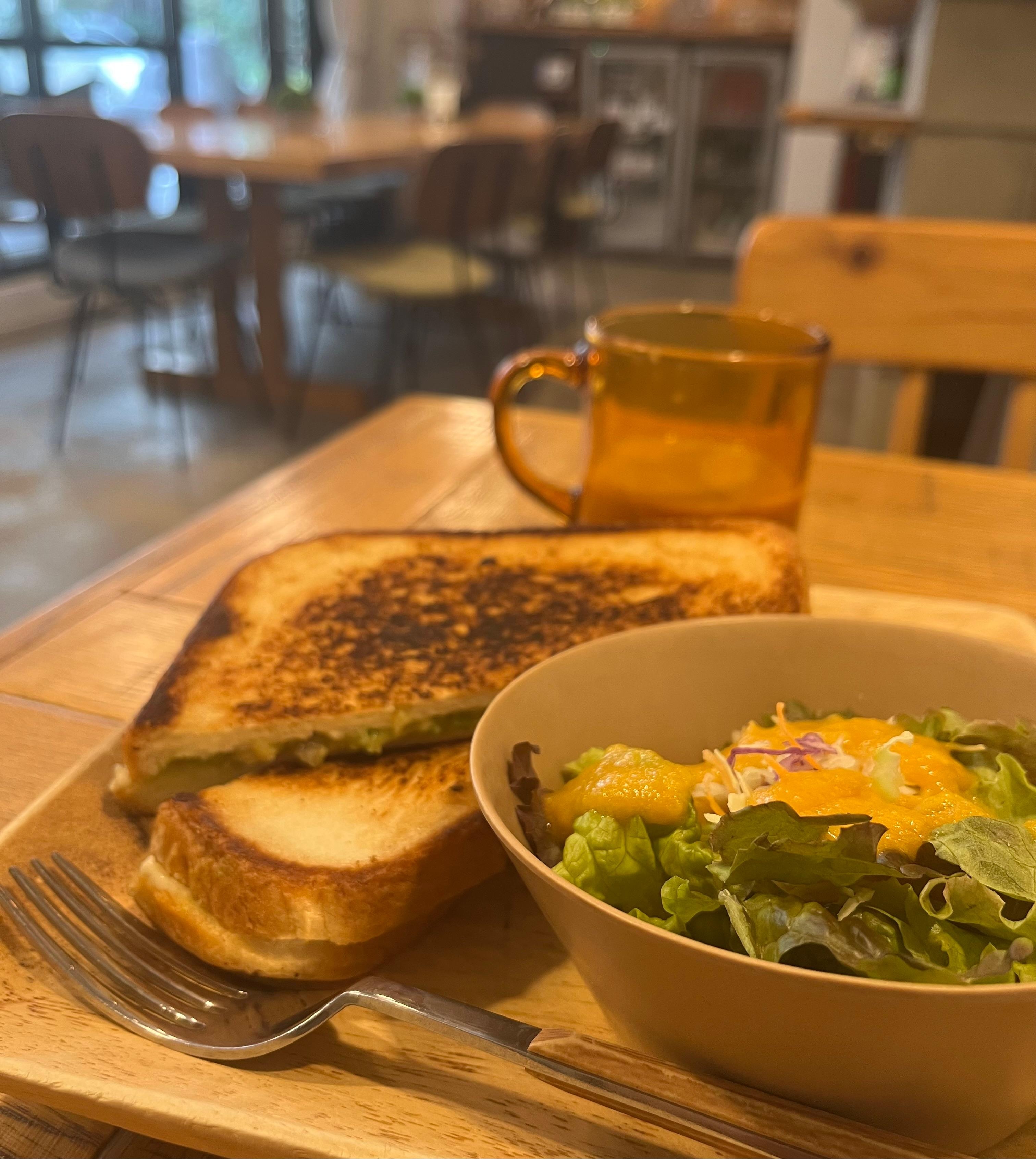 宿泊無料の朝食､アボカドトースト！