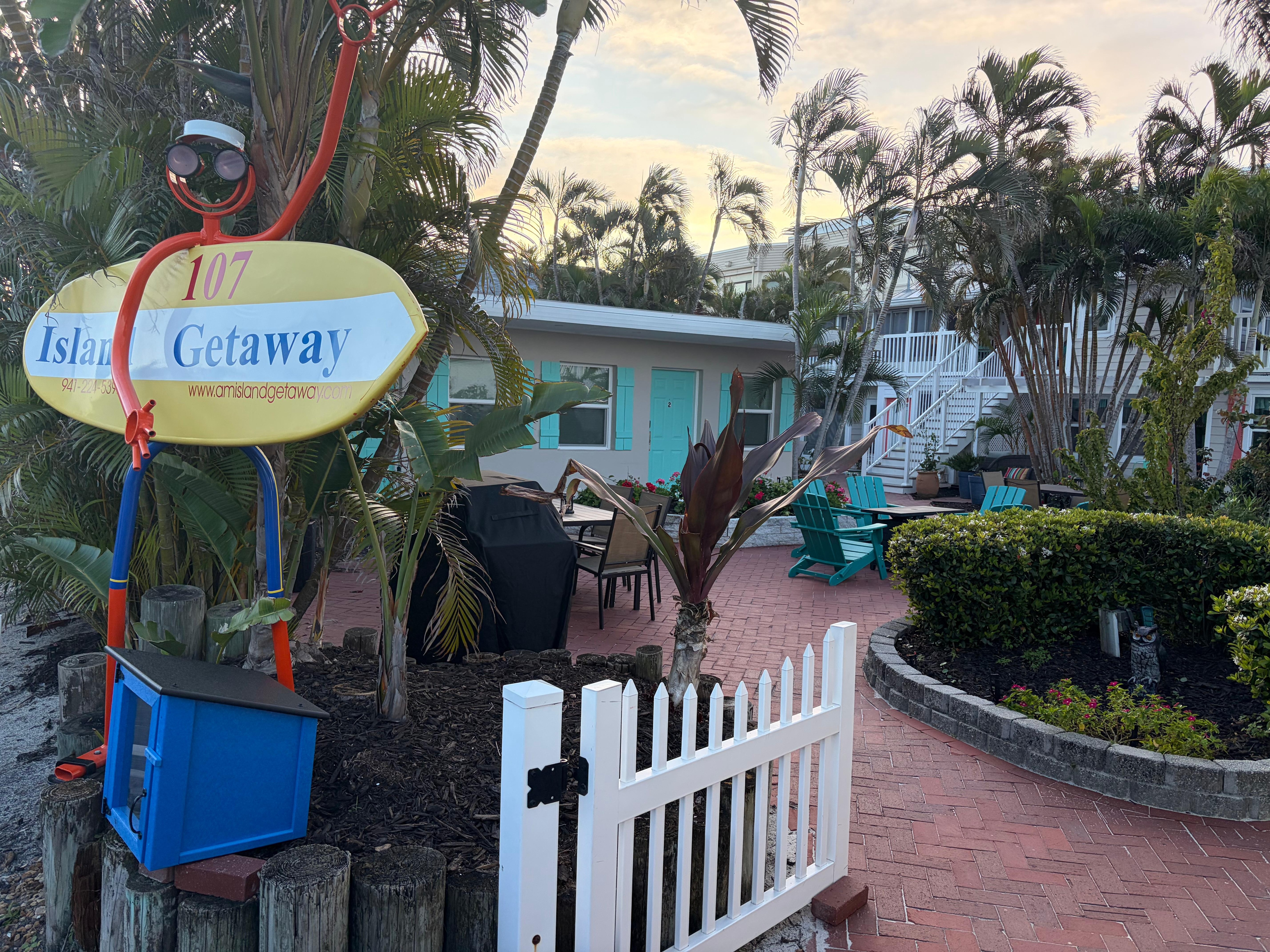 Entrance to courtyard and rooms.