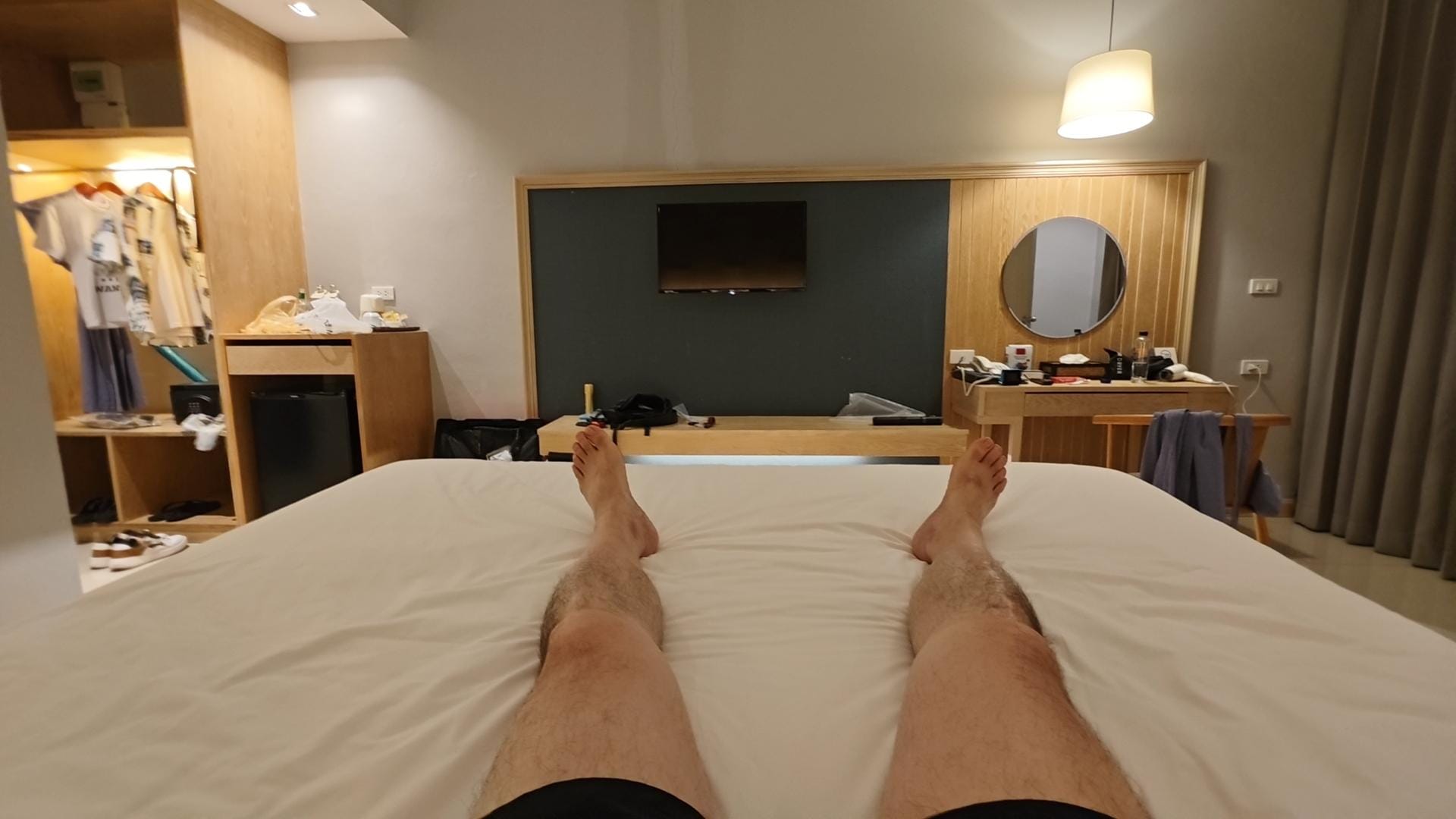 三人入住給我兩房連接、獨占King size床🤣