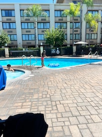 Great pool and jacuzzi