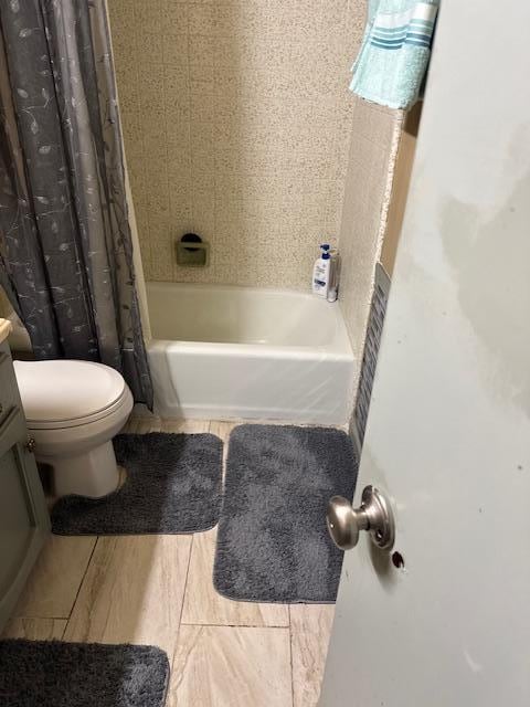 Dirty bathroom tub was dirty