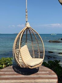 Ny restaurang på andra sidan resorten med en mindre strand.