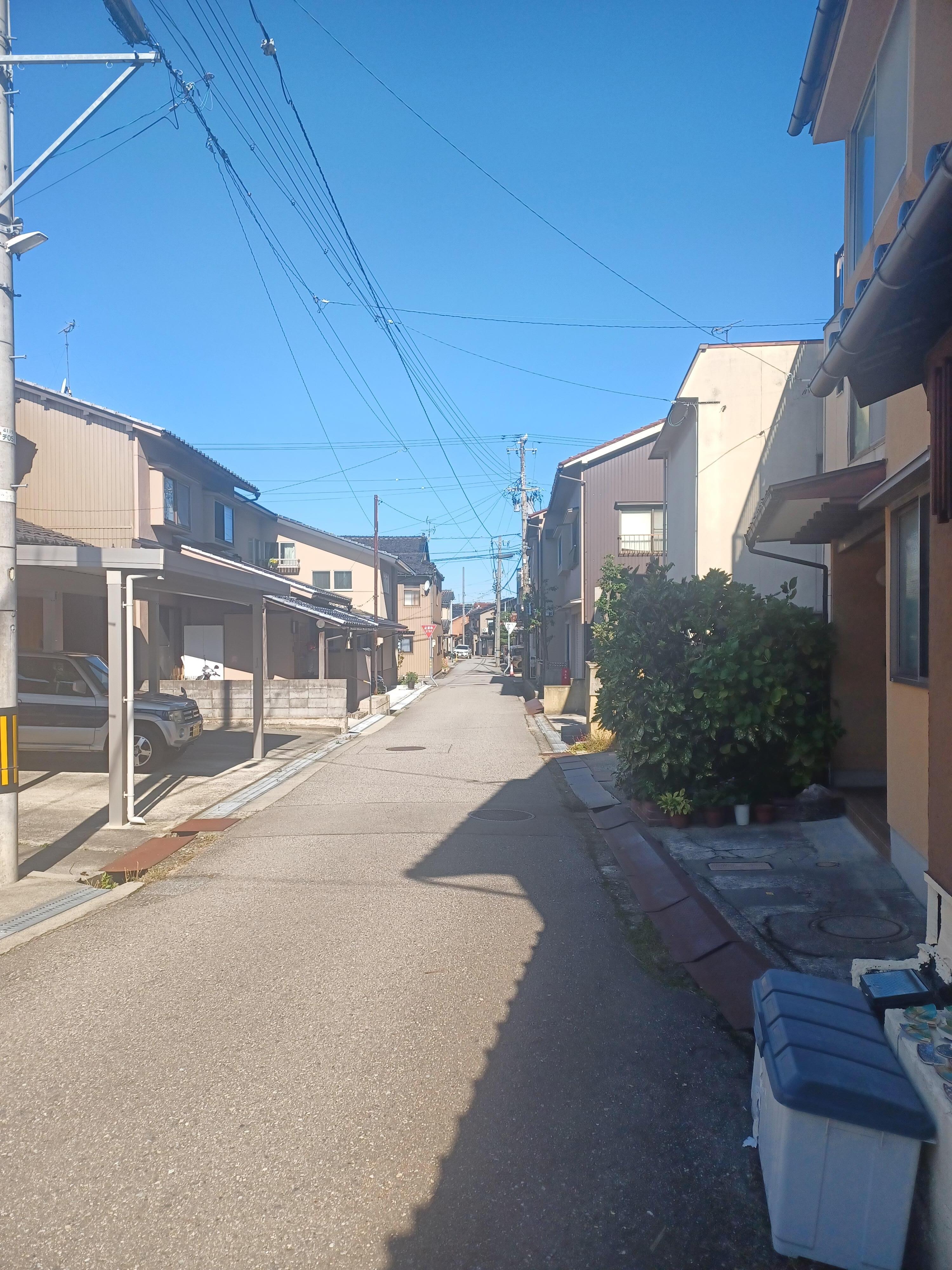 Look down street where house located