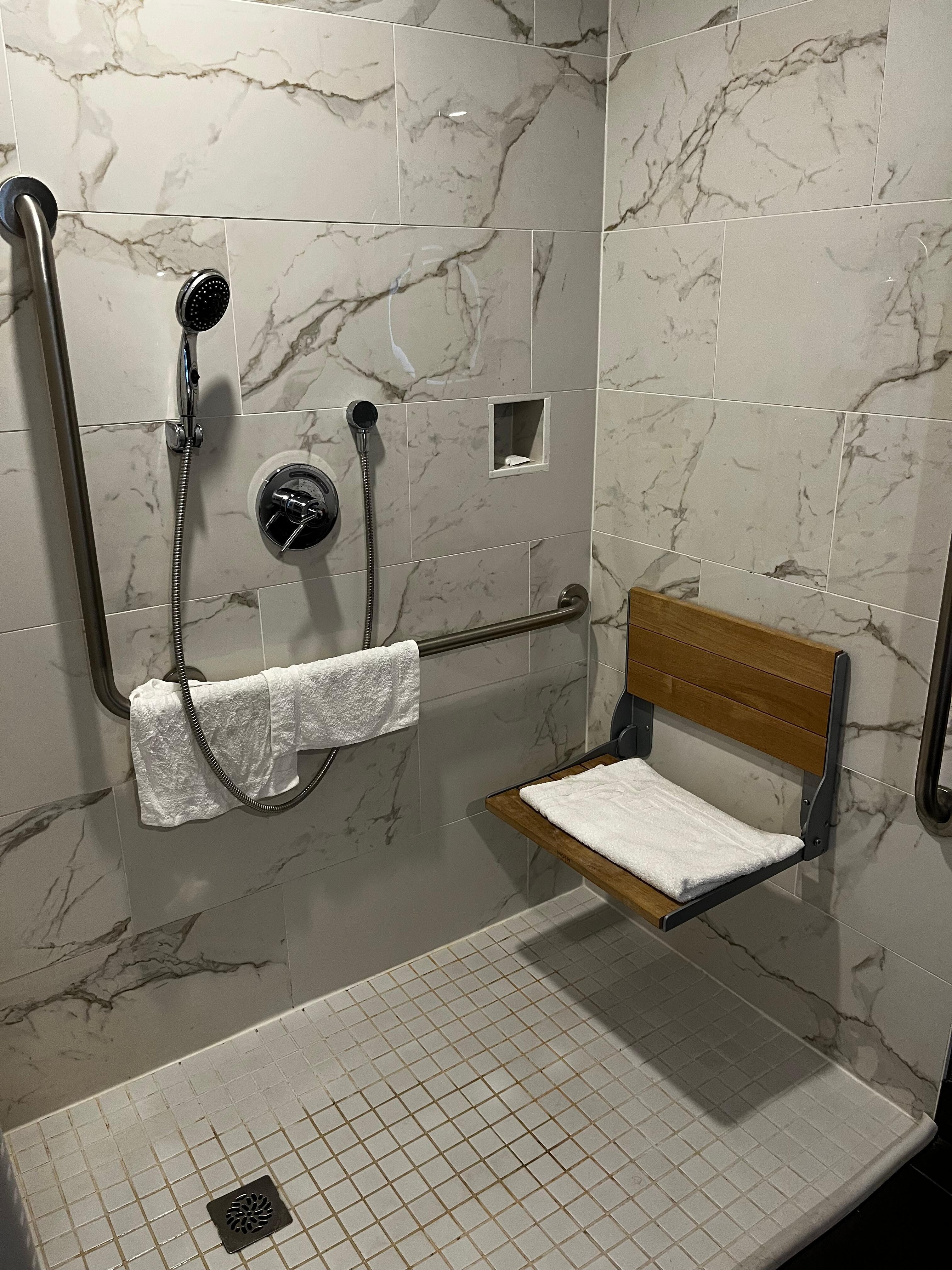 Une partie de la salle de bain adoptée