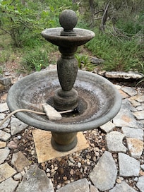 Water fountain not working and dirty.