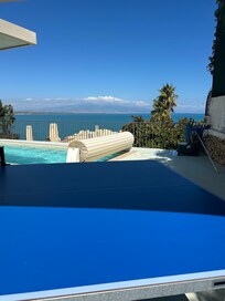 Tischtenistisch und Pool