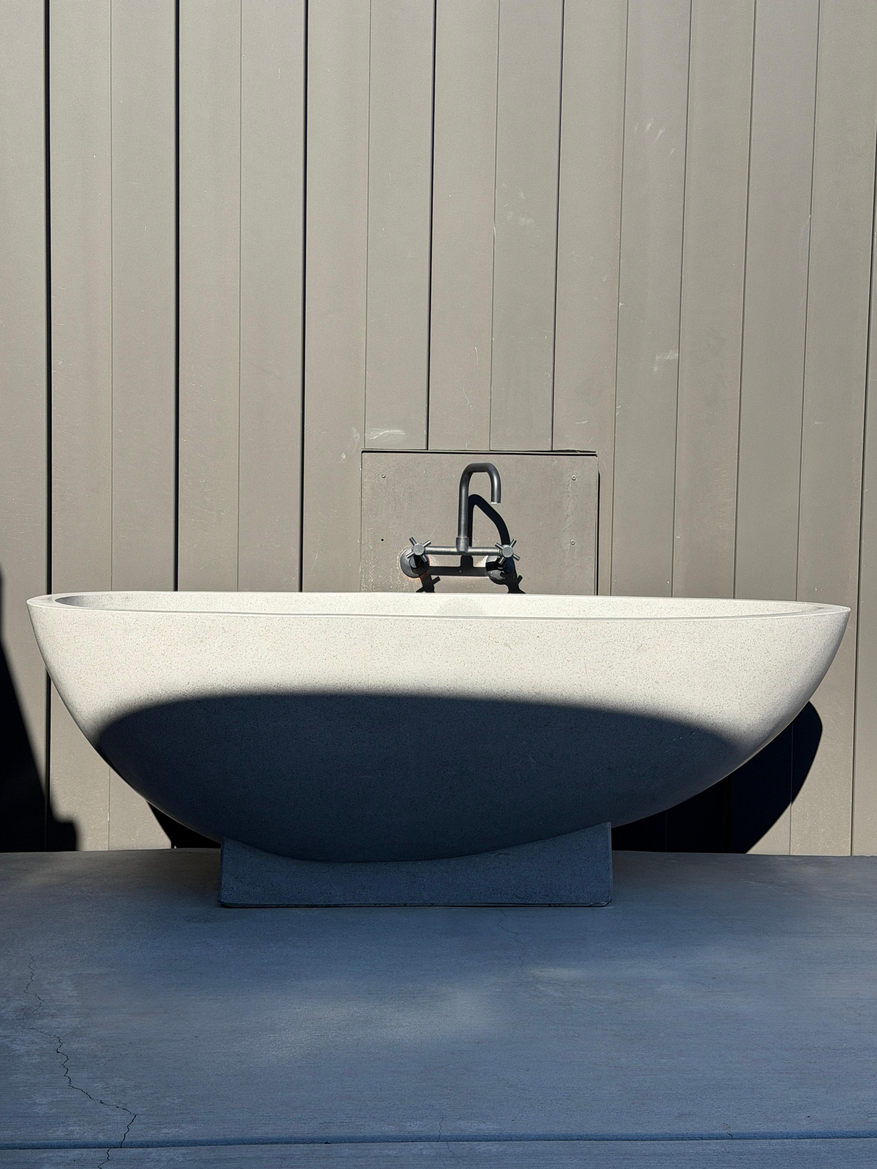 Outdoor tub.
