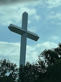 A reminder that Christ died for our sins but is Alive now ready to live in our hearts!! He gives us HOPE!!! John 3:16