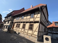 schiefes Haus