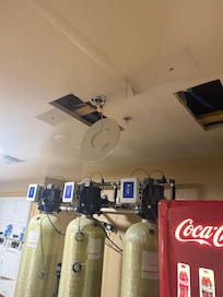 Ceiling in the laundry room