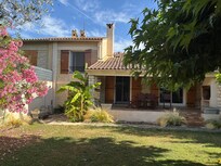 Blick auf das Haus aus dem Garten