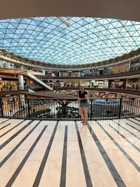 OPTIMUM SHOPPING CENTER 15 MINUTES WALK
