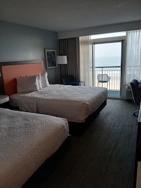 2 Queen beds with Ocean view.