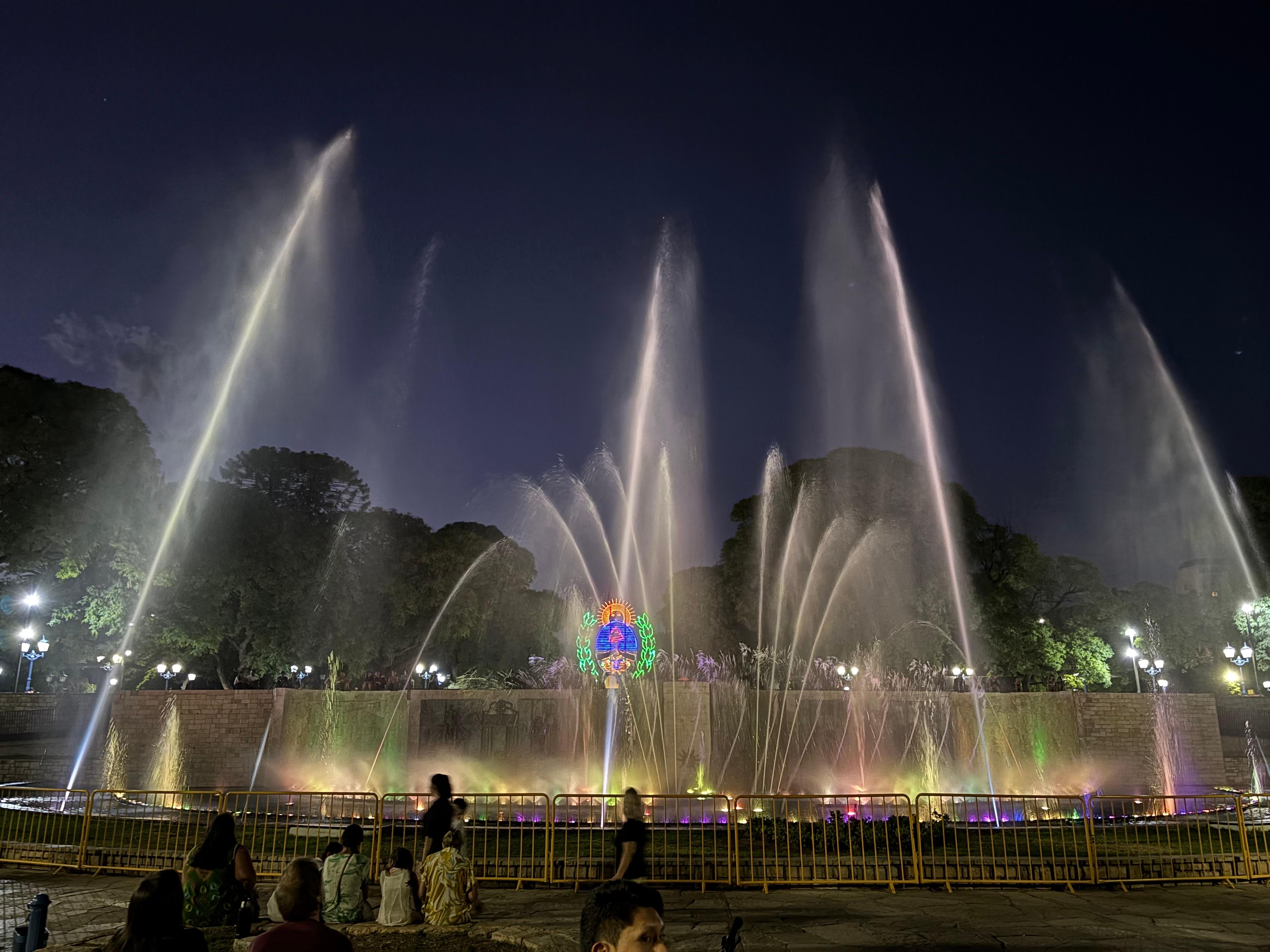 Amazing fountain in the Plaza Independencia performs a show to music every night.
