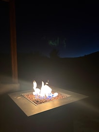 Nice firepit and sitting area