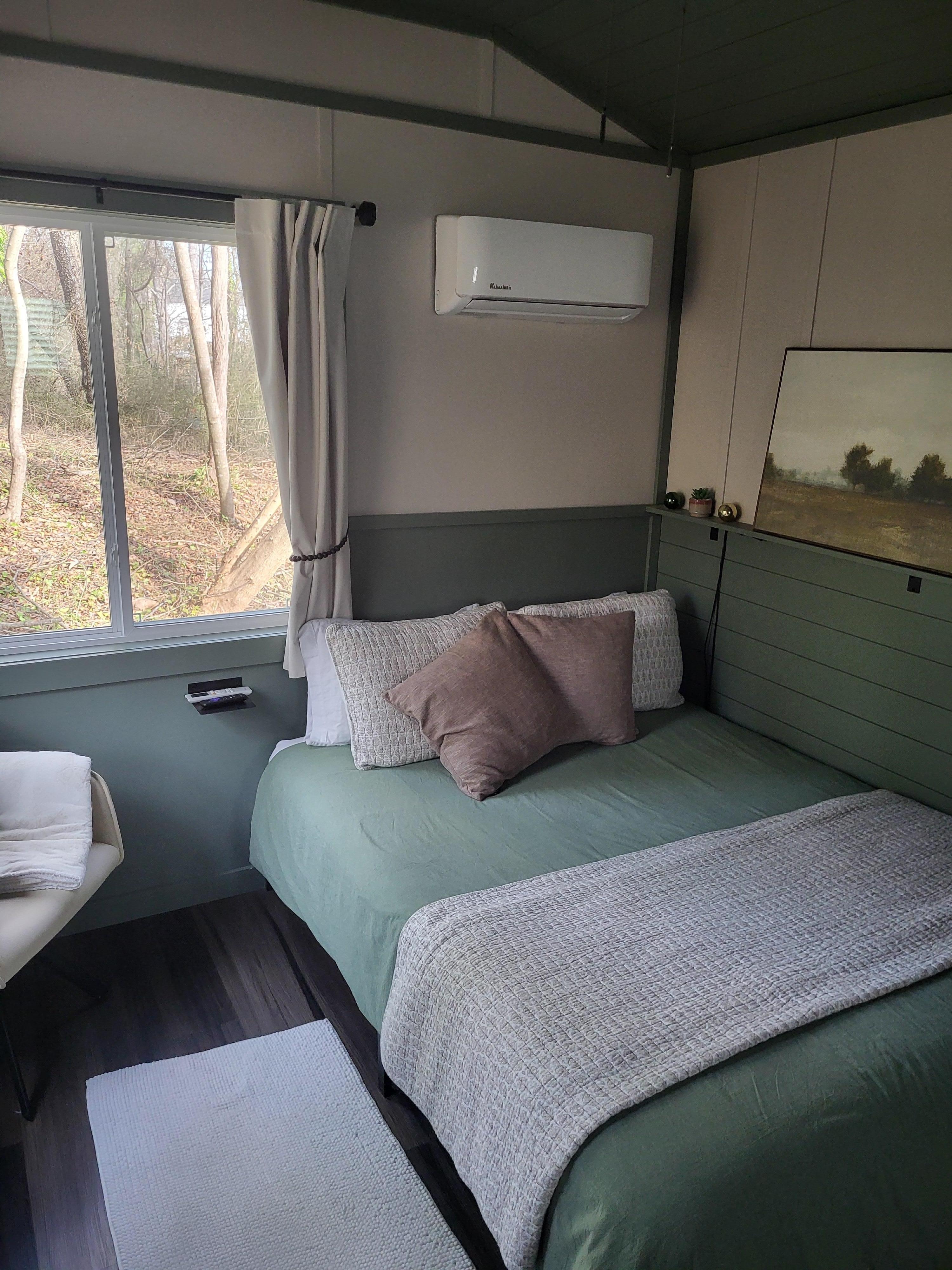 The place looked just like the picture except bigger in person. 🫶🏾