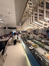 seabreeze restaurant where the breakfast buffet is served