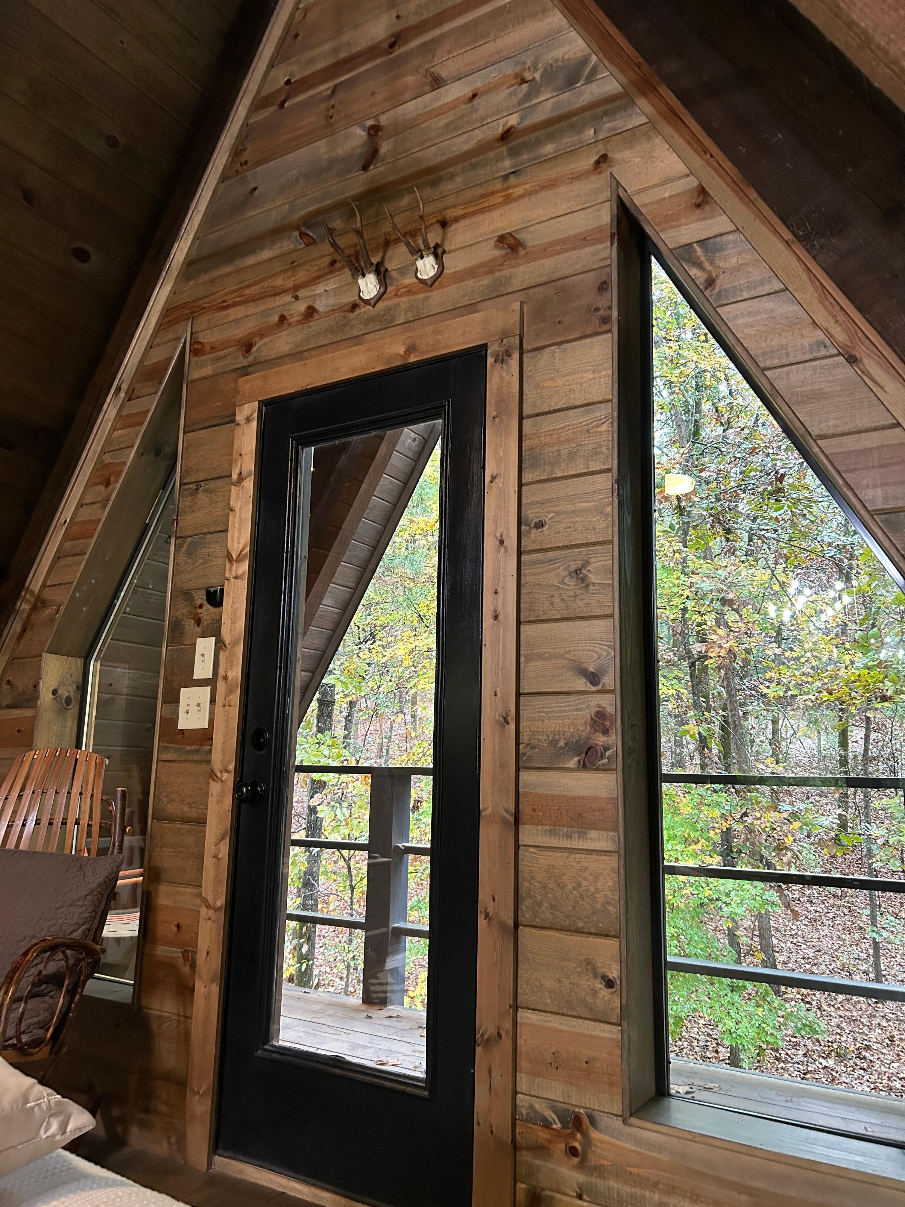 All the big windows brought the outside in.❤️