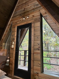 All the big windows brought the outside in.â€ïž