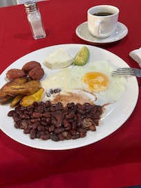 I love this breakfast plate,always with different fresh juices.