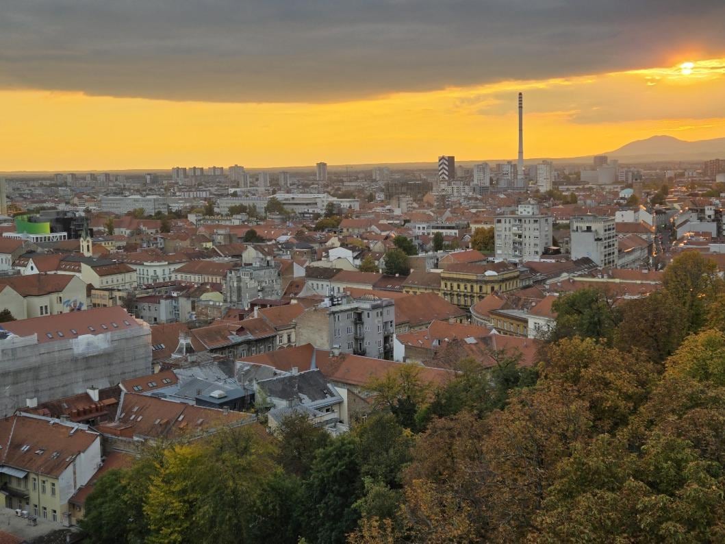 夕暮れ時のザクレブ市内