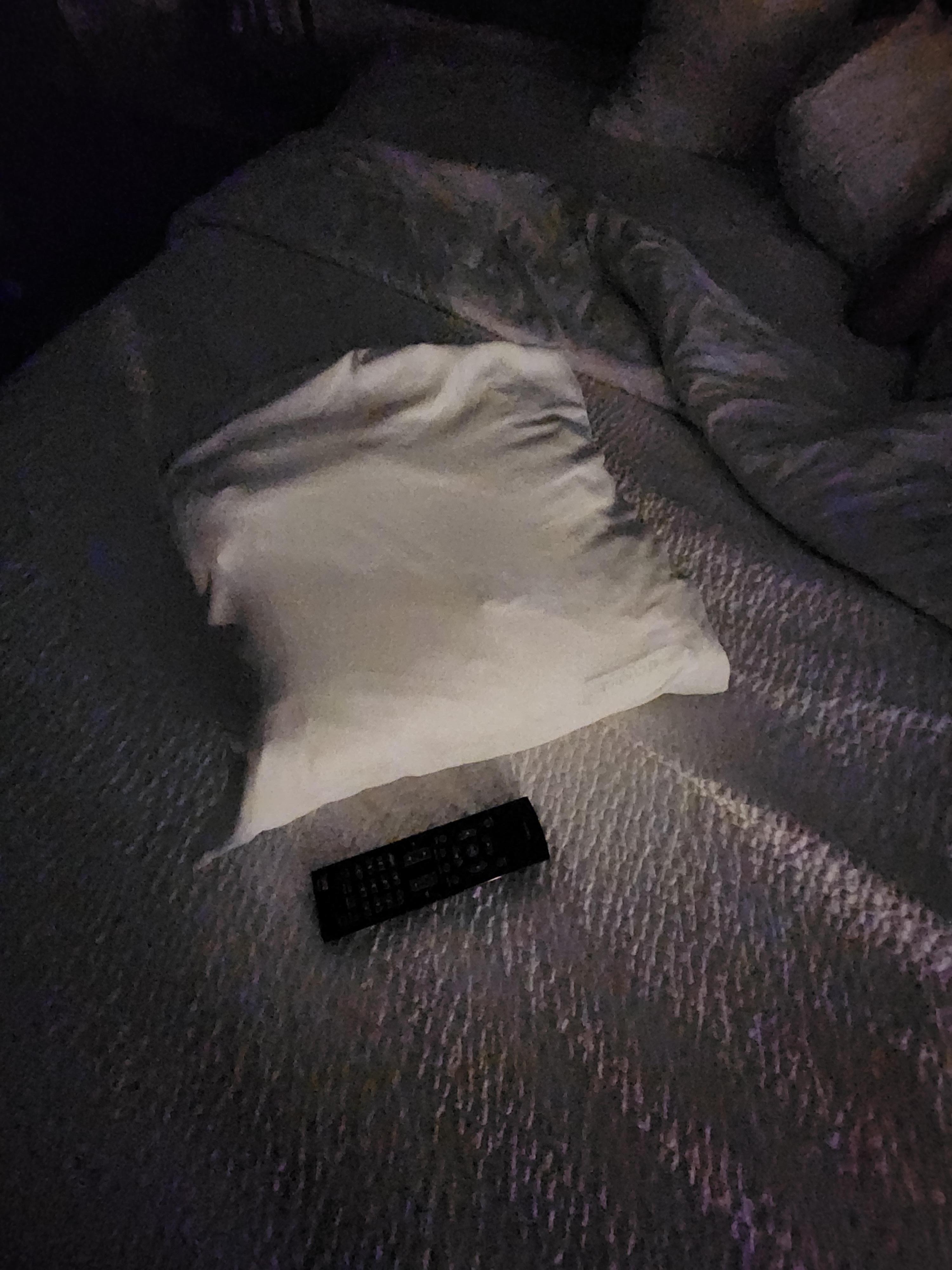 What kind of pillows are these for a king bed??? Terrible choice....