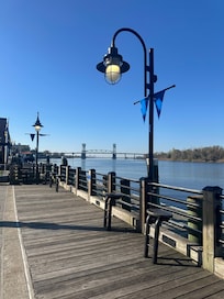 Just a few steps to the boardwalk.