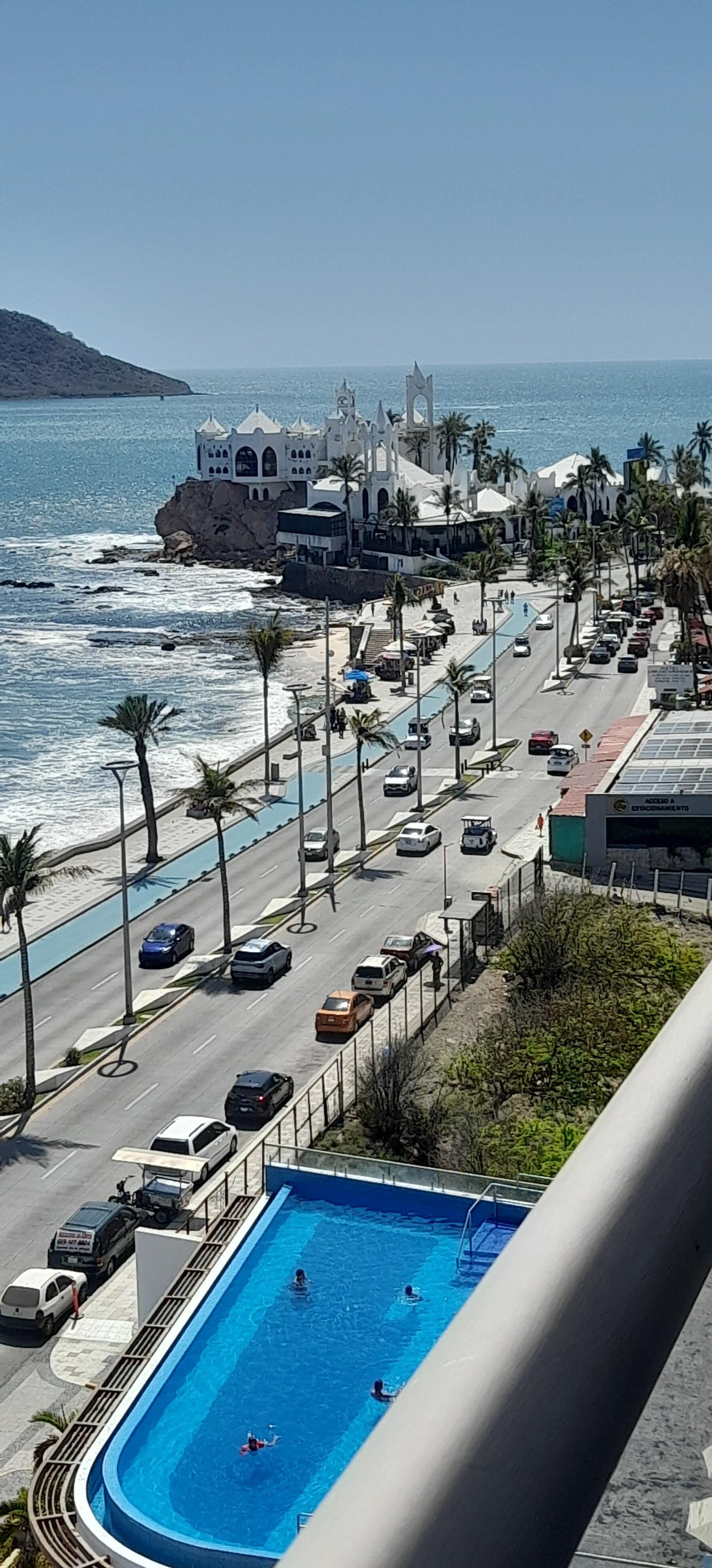 Tomadas ambas desde el balcón.