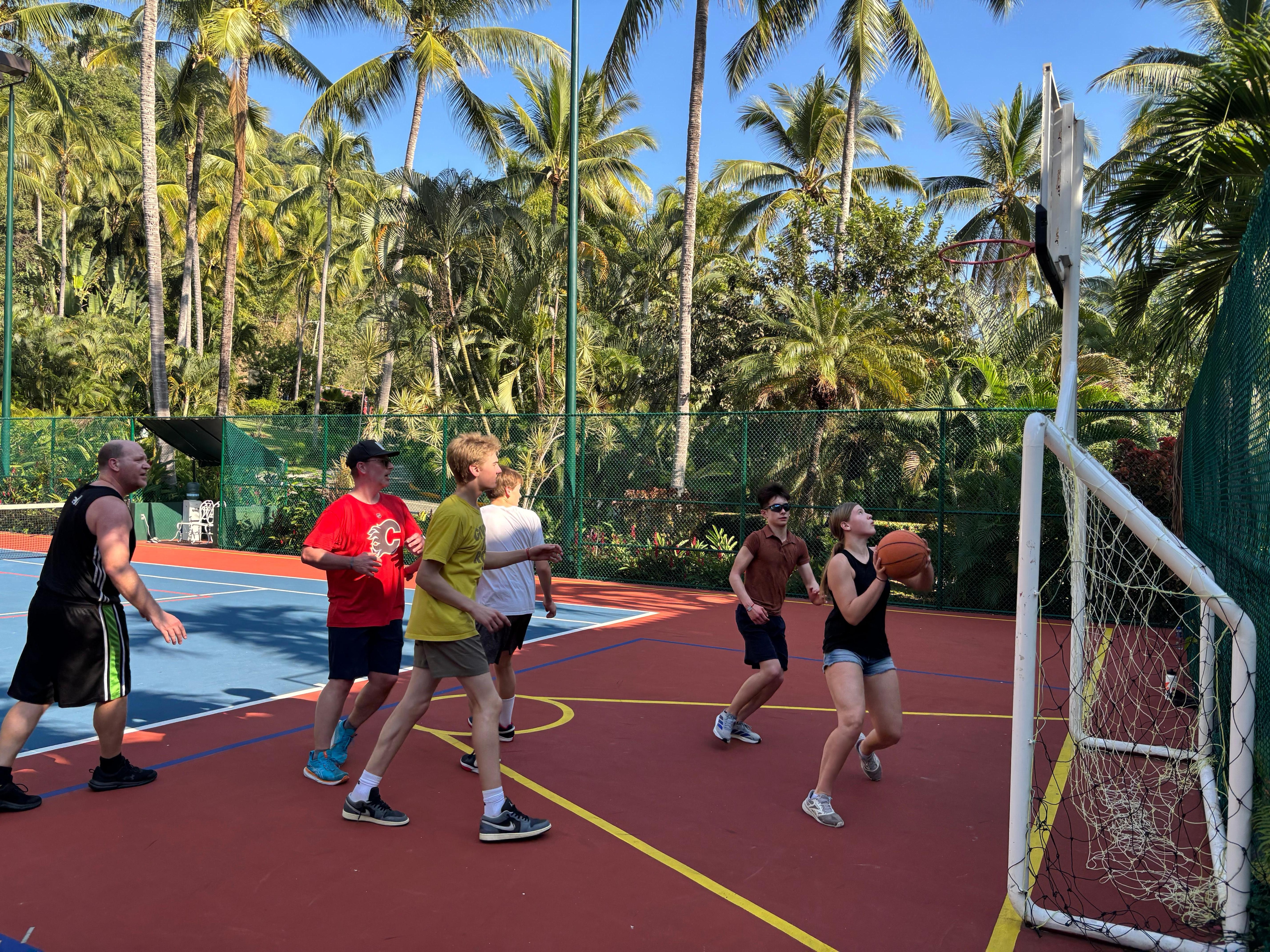 Basketball / tennis court