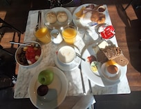 Frühstück am Tag 2, kaum was zum Essen gefunden.