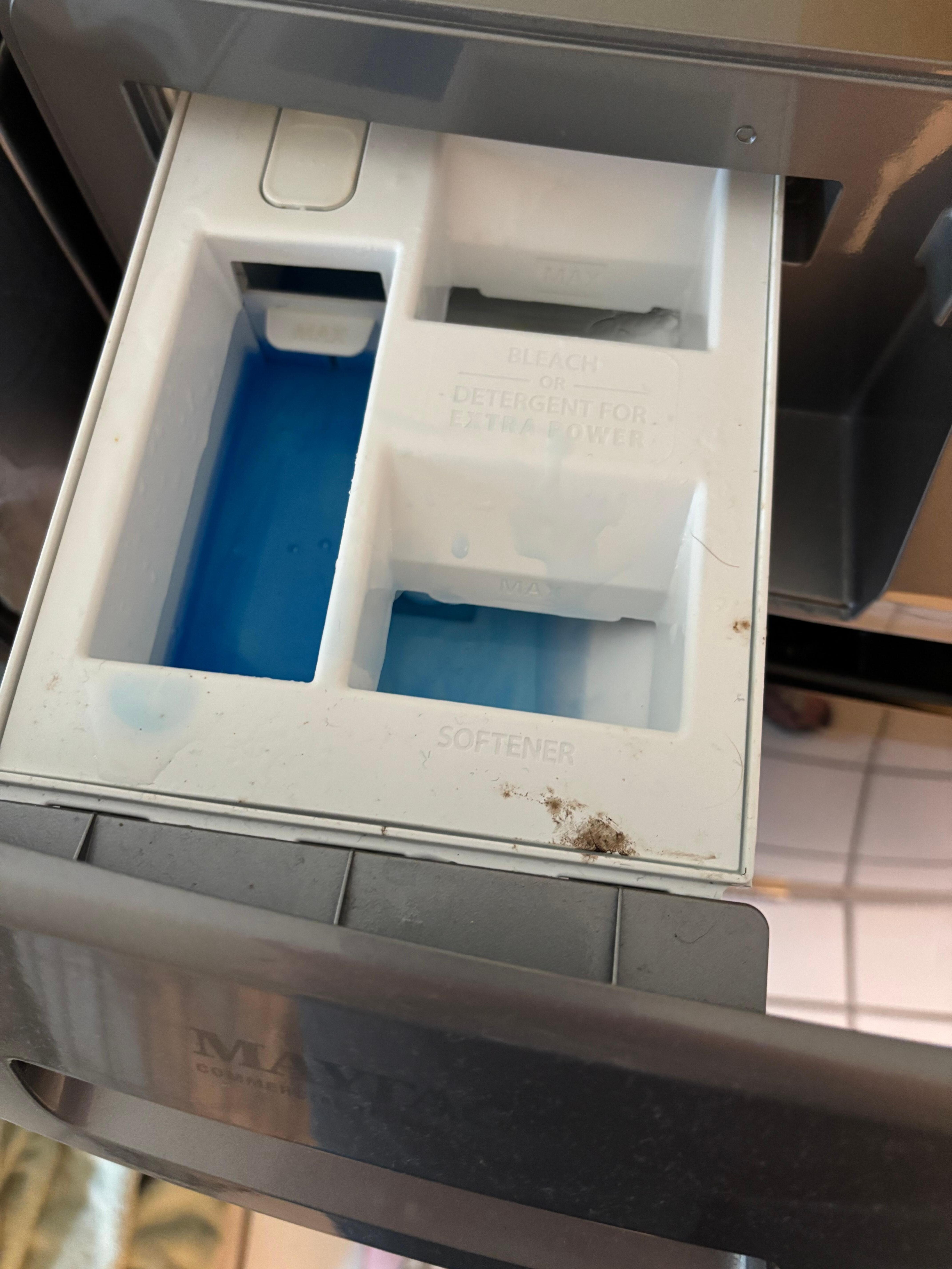 Washing machine was dirty and covered in mold