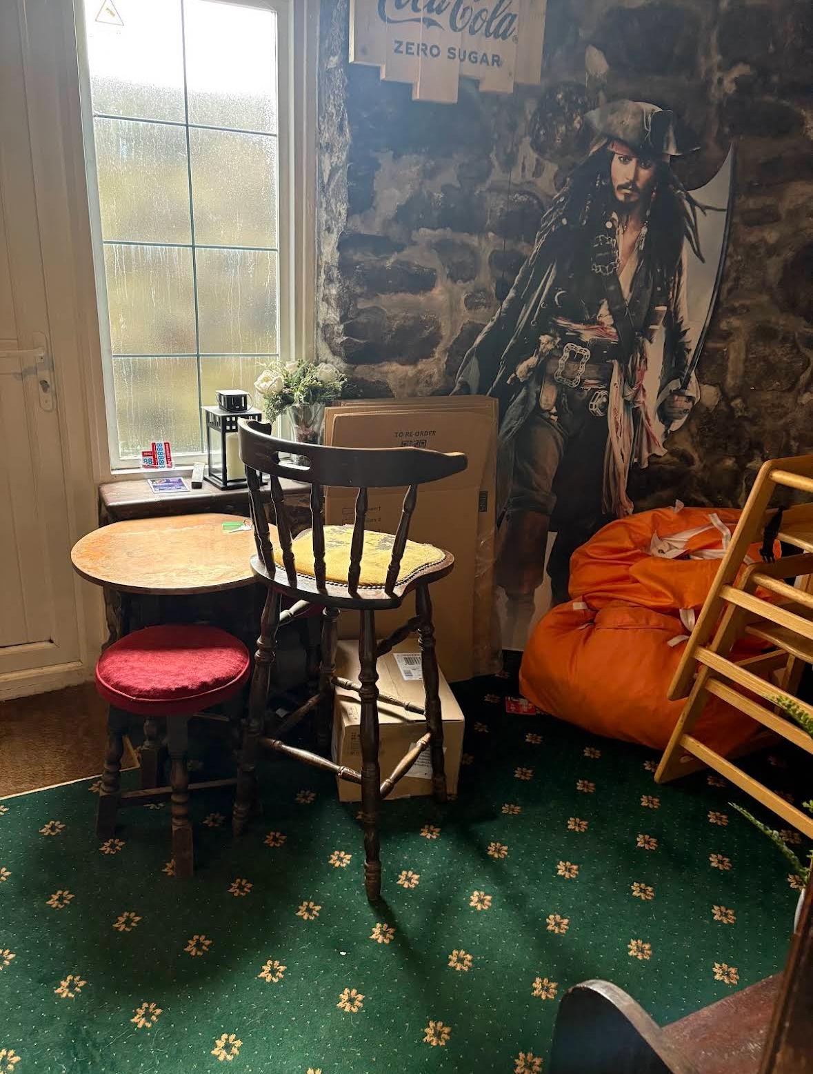 Landing (side entrance from pub)