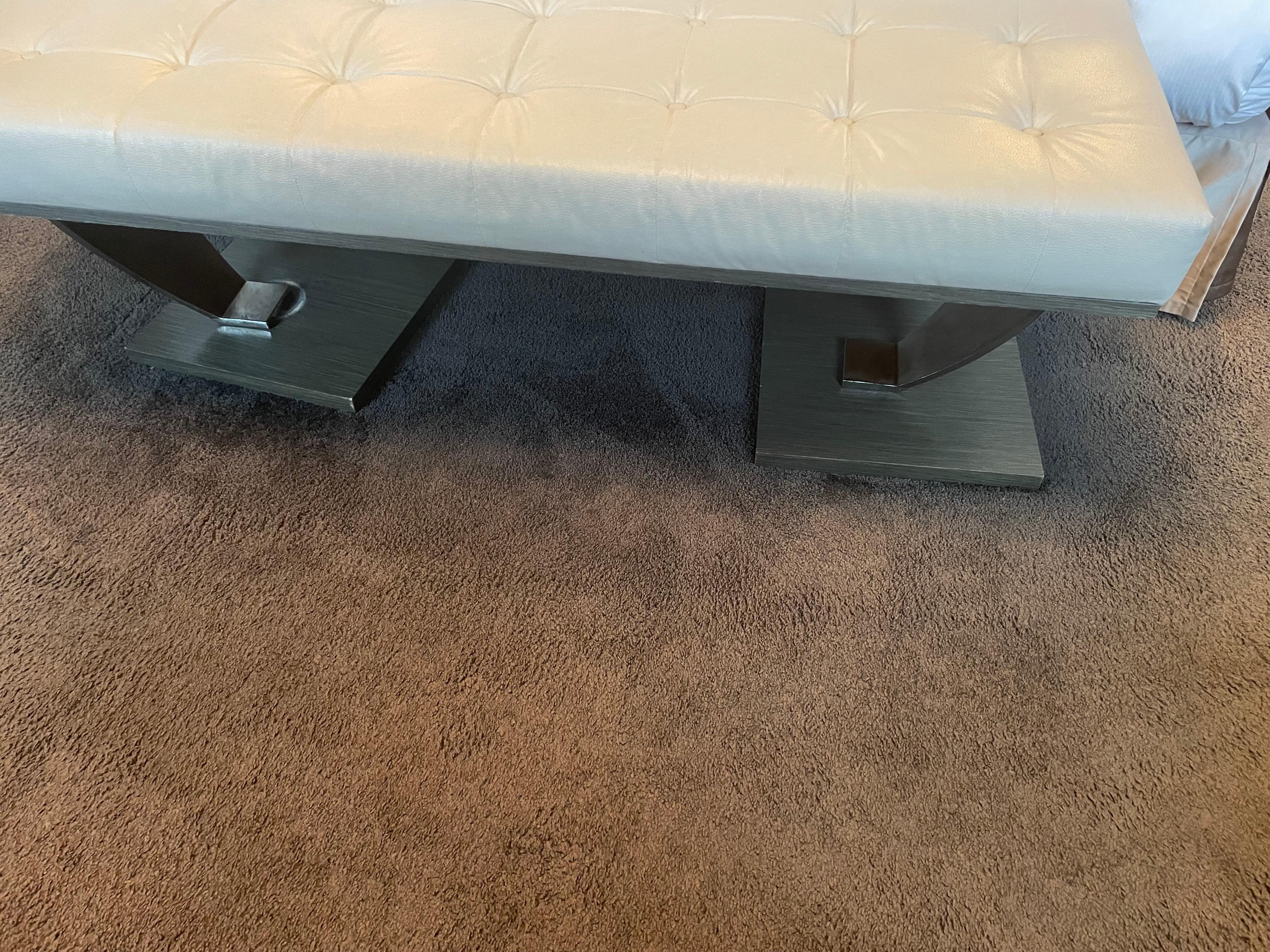 Canapé détaché du socle 