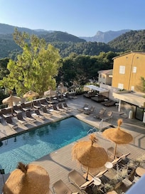 View over the pool to the mountains.